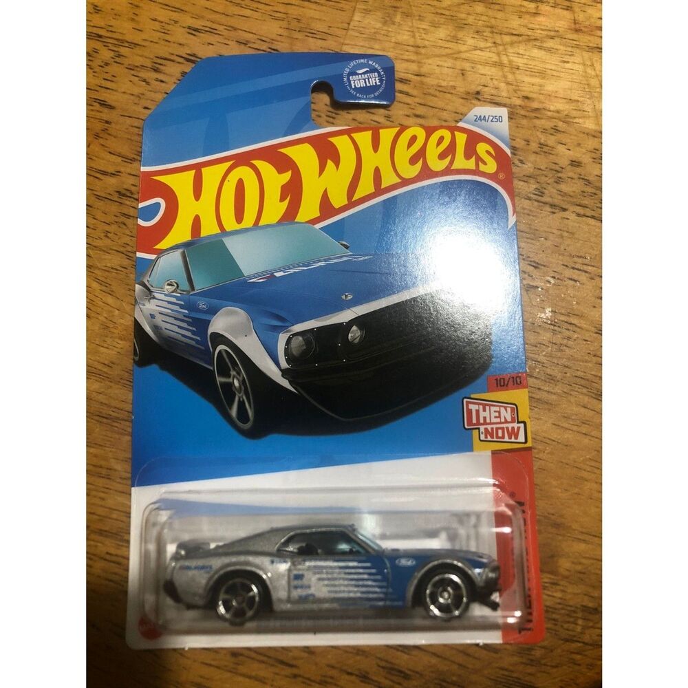 Hot Wheels - Dollar General Exclusive '69 Ford Mustang Boss 302